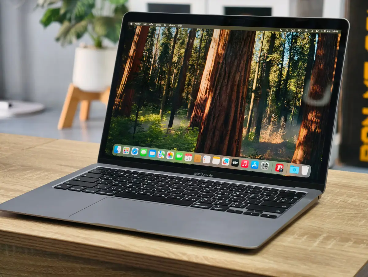MacBook Air M1 8GB 256GB มือสอง เปิดเครื่องทดสอบ